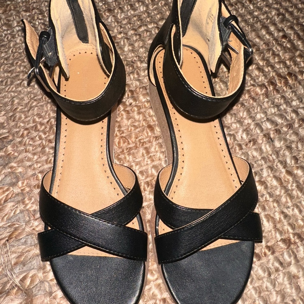 Adrienne Vittadini Women's Black Sandals